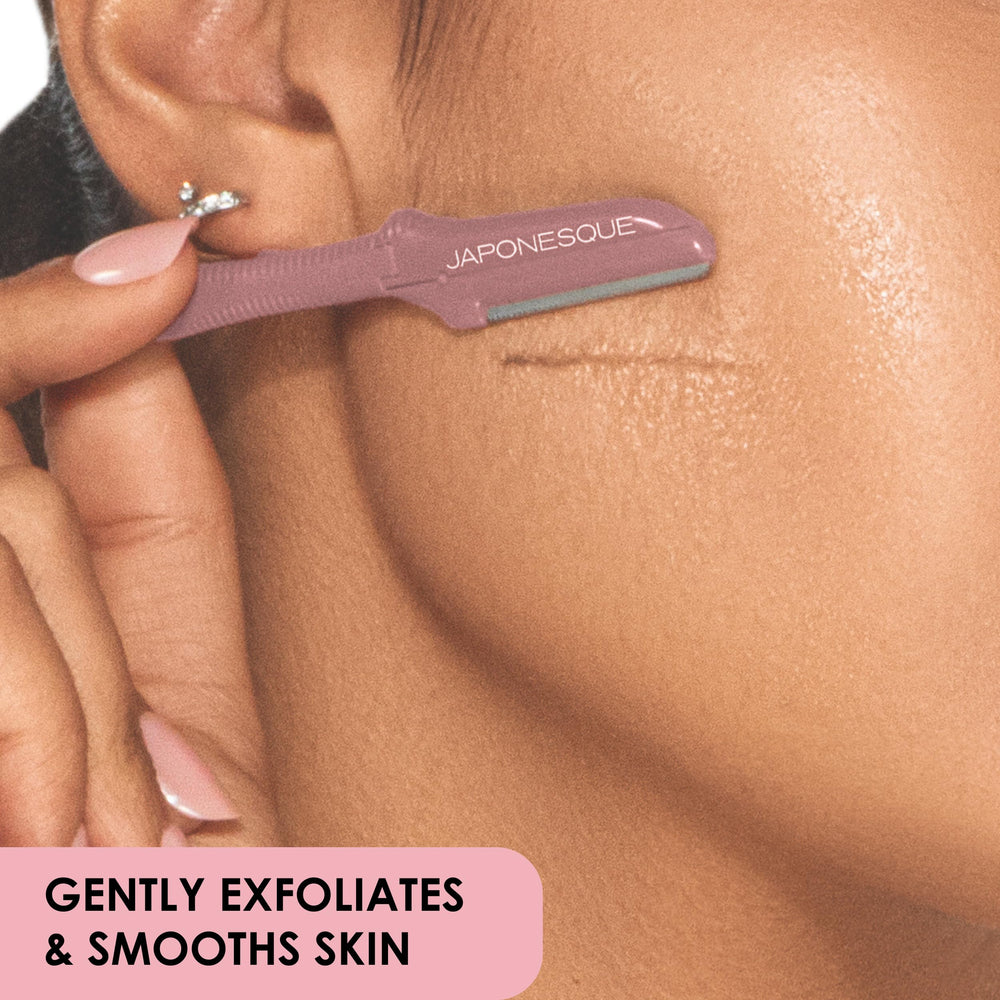 JAPONESQUE single-blade dermaplaner blade close-up for precise removal