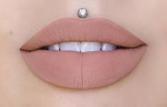Jeffree Star Velour Lipstick Mannequin – long-wear matte finish for all-day confidence.