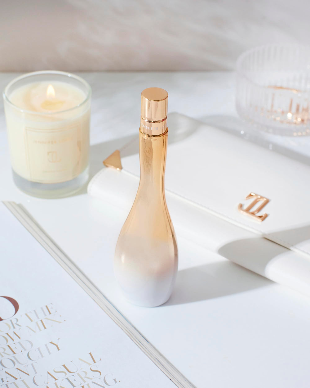 Jennifer Lopez Enduring Glow spray application for balanced fragrance release.