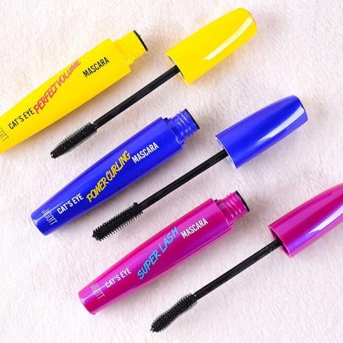 Jigott Cat's Eye Mascara on lashes delivering longer-looking definition