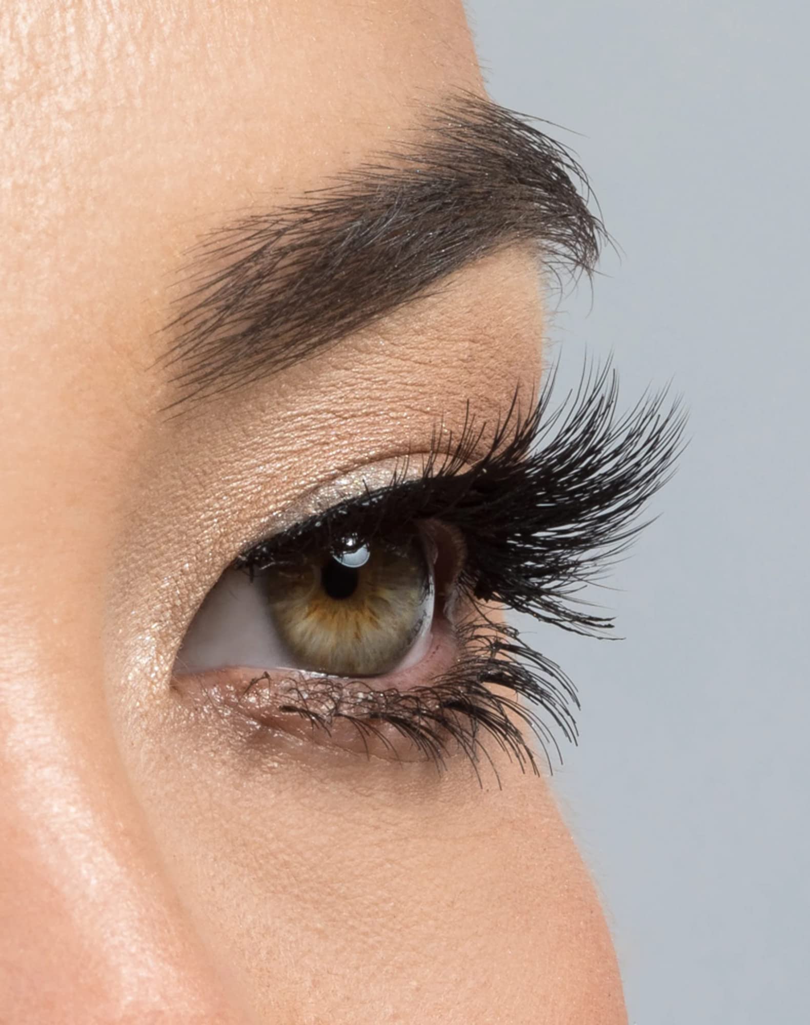 Jiocolor adjustable soft band lashes ensure comfortable all-day wear.