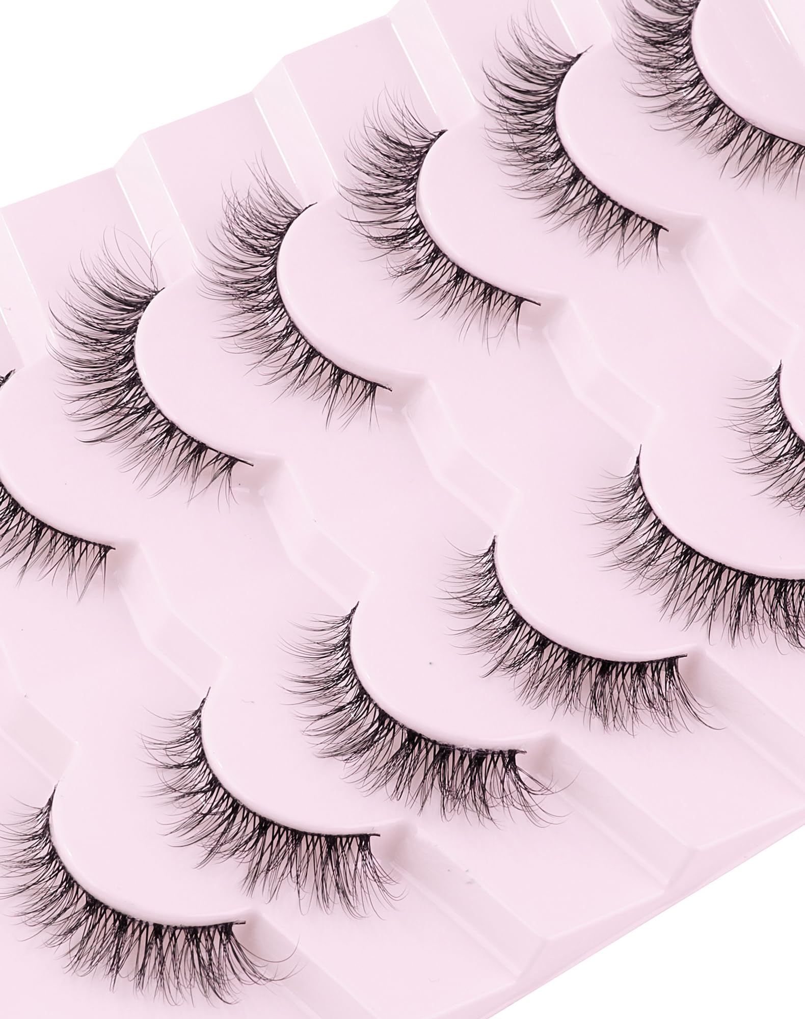 Jiocolor Lashes ultra-thin band for natural, seamless wear.