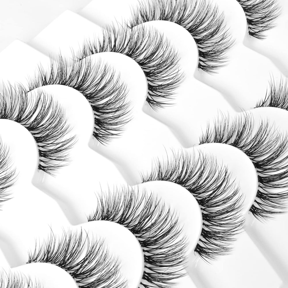Jiocolor premium synthetic fibers mimic natural lashes with tapered ends.