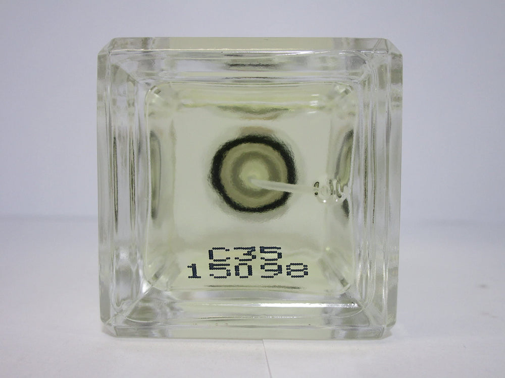 Jo Malone Mimosa & Cardamom box displays gift-ready presentation and brand storytelling