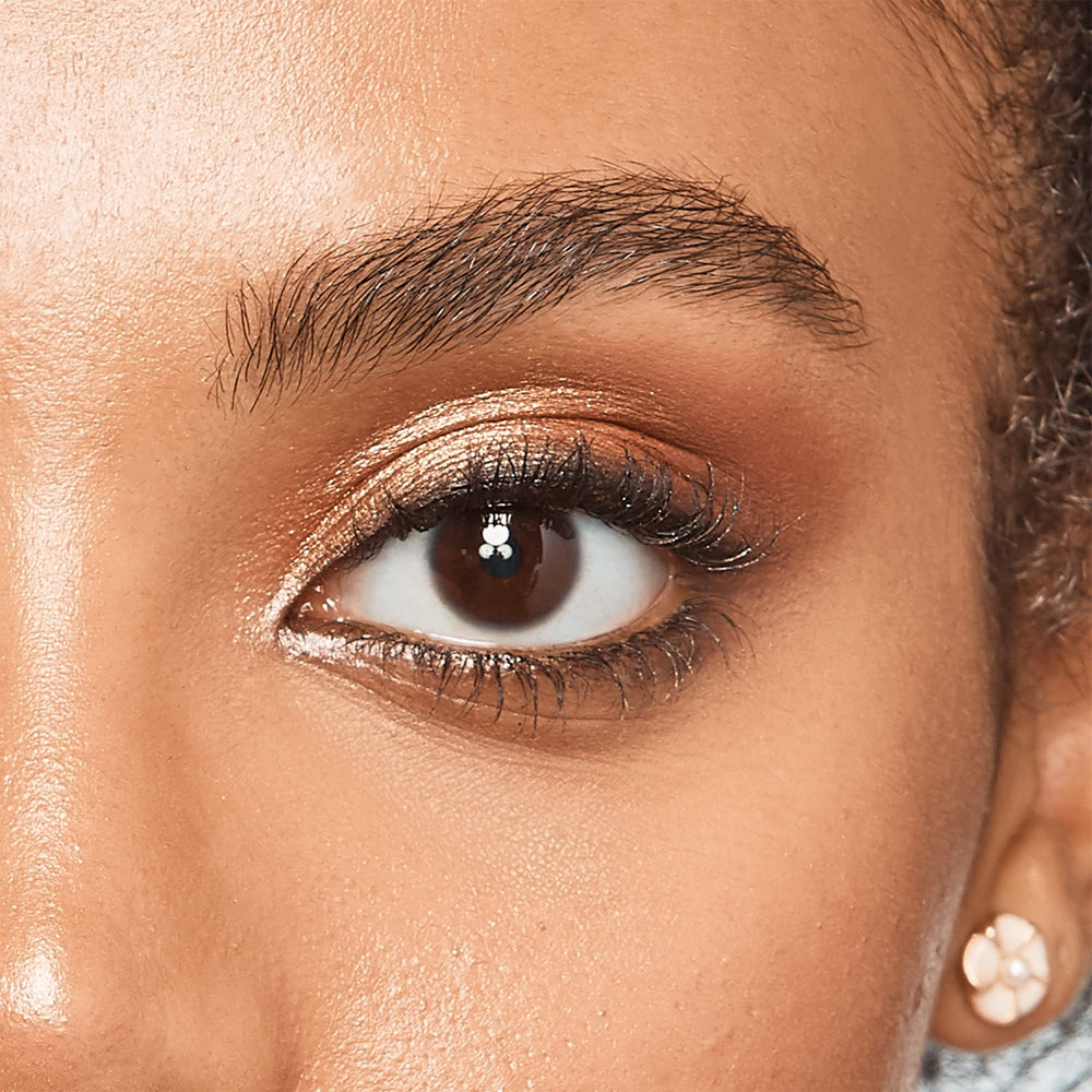 JOAH Escapades application demo, smooth blend for seamless eyelid shading.