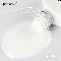 Fine brush tip enabling delicate lines for French tips and patterns.