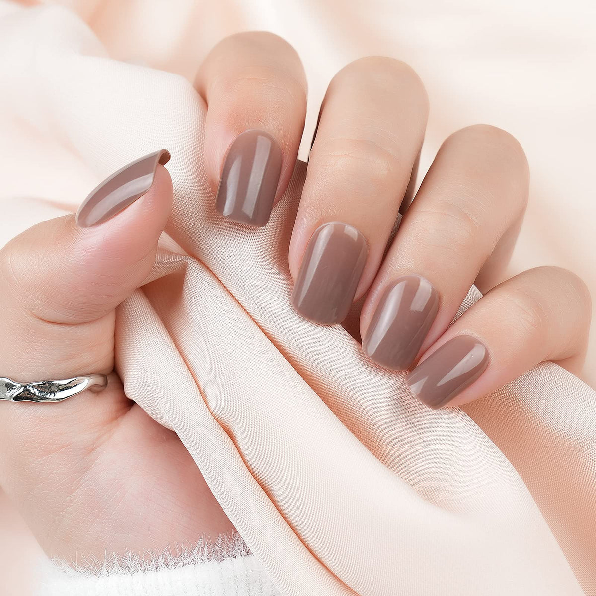 Jofay Fashion short press-on nails in brown square with a glossy finish for at-home salon vibes.