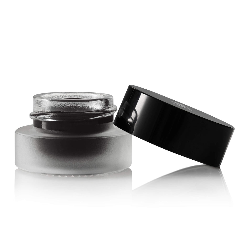 Jolie Long-Wear Luxe Creme Gel Eyeliner Pot Onyx Black close-up highlights rich pigment for precise lines.