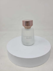 JU American USA Tees Aura spray application image suggests easy, confident fragrance touchpoints