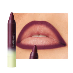 JUAAZIN matte lip crayon close-up with rich pigment and precise lip outline.