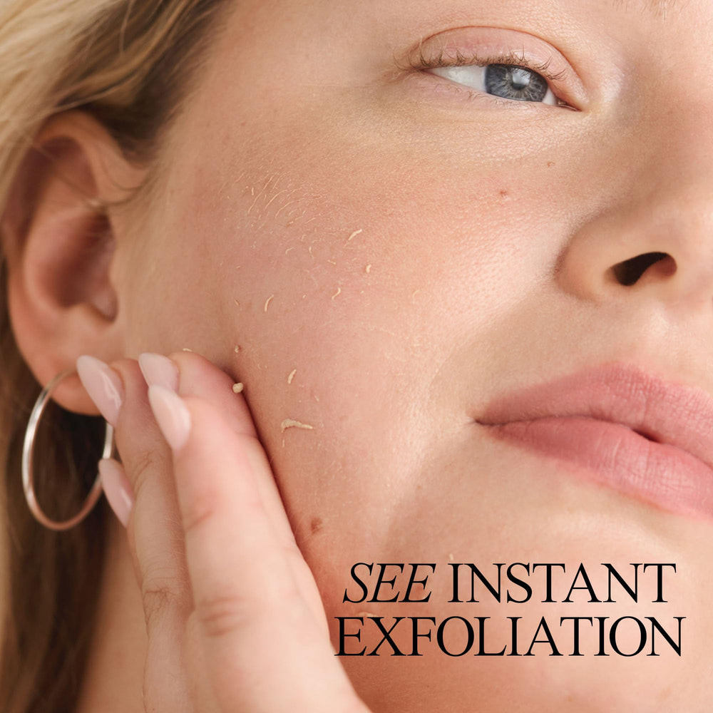 Avec Juice Beauty Stem Cellular Exfoliating Peel Spray, zone d'application douce et rafraîchissante.