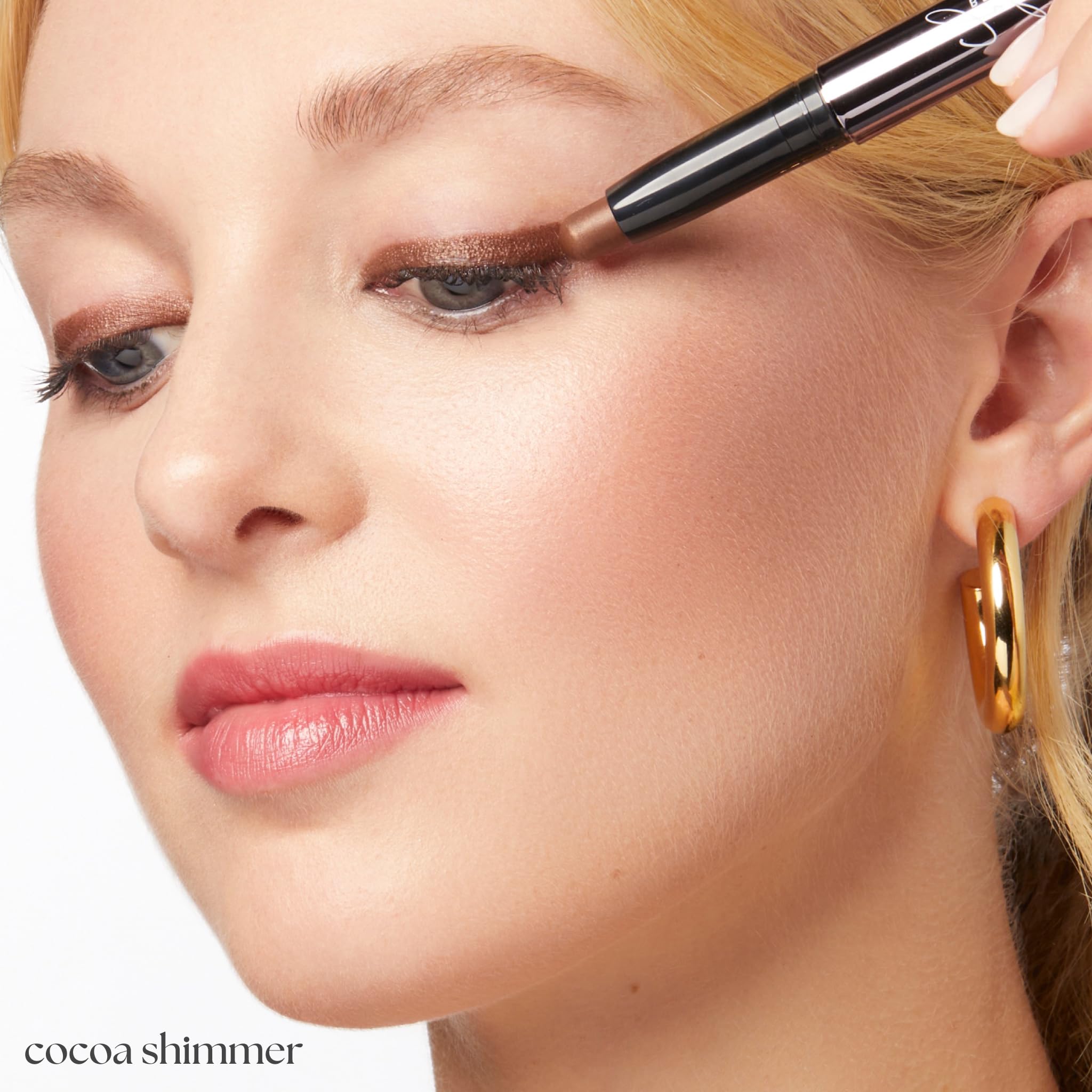 Julep Eyeshadow 101 Cocoa Shimmer built-in smudger for effortless blending.