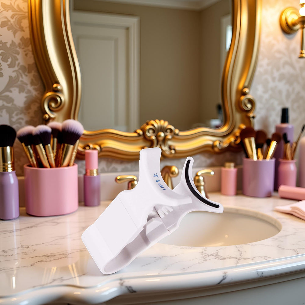 Junfamilee portable lash kit ready for on-the-go beauty routines.