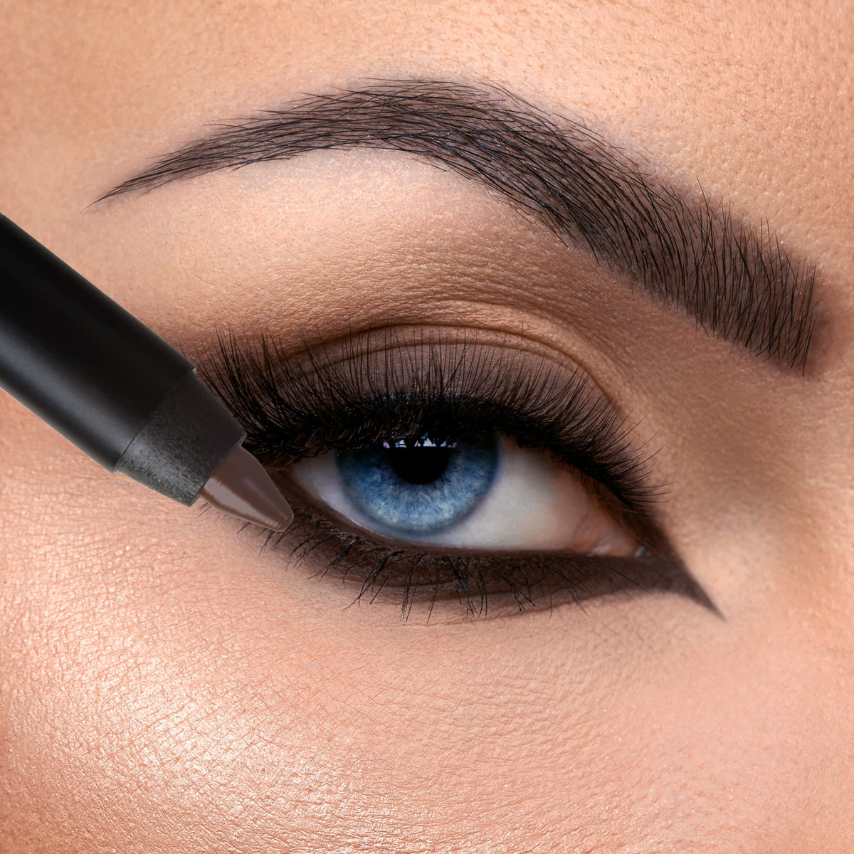 K7L Dark Brown Eyeliner waterproof for all-day wear.