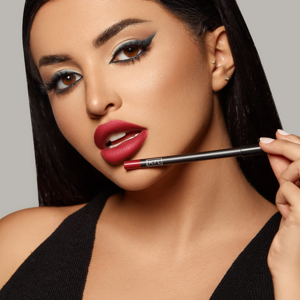 K7L Red Lipliner glide delivers precise outline for long-lasting wear.