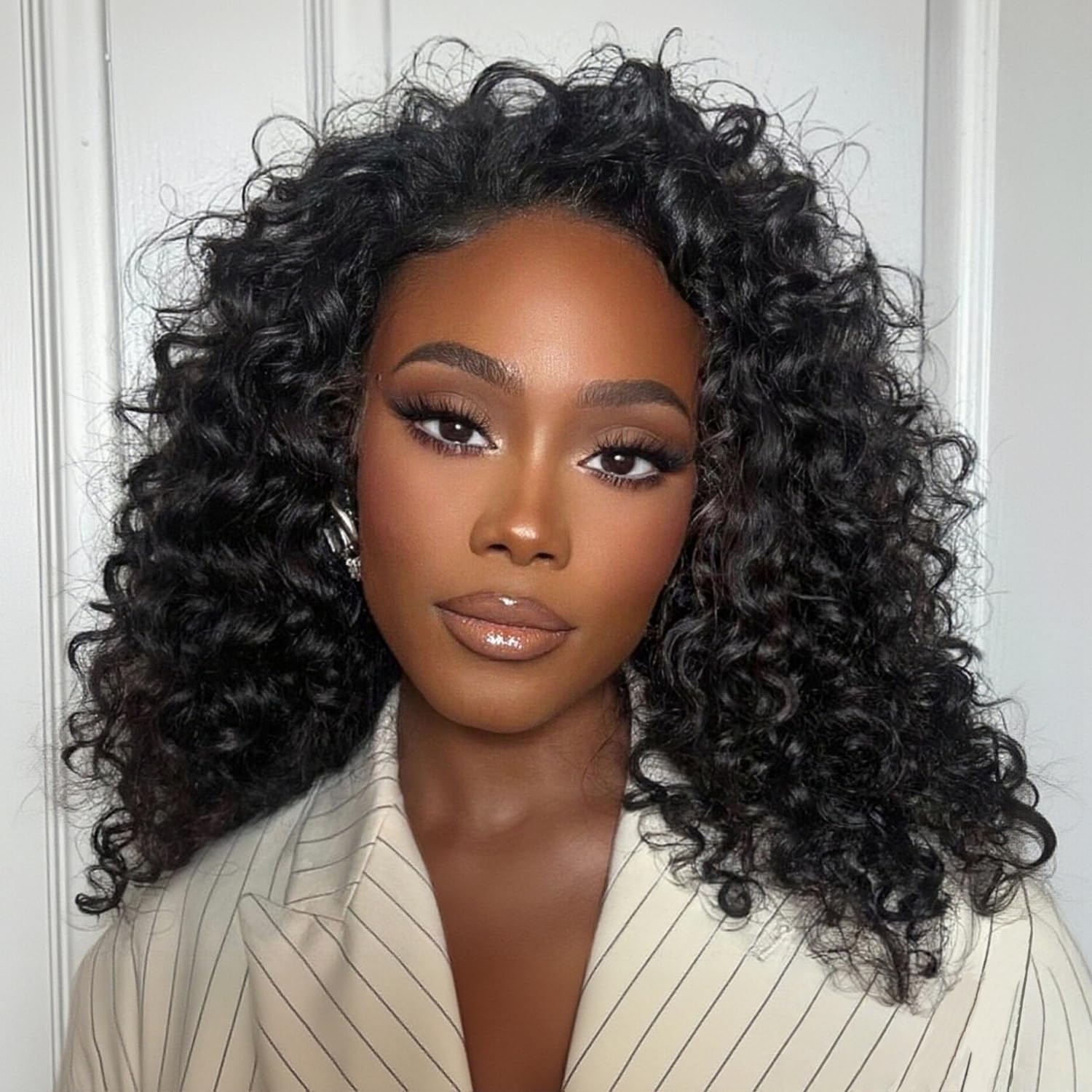 Kalomonia half wig with deep wave for natural volume and effortless wear.