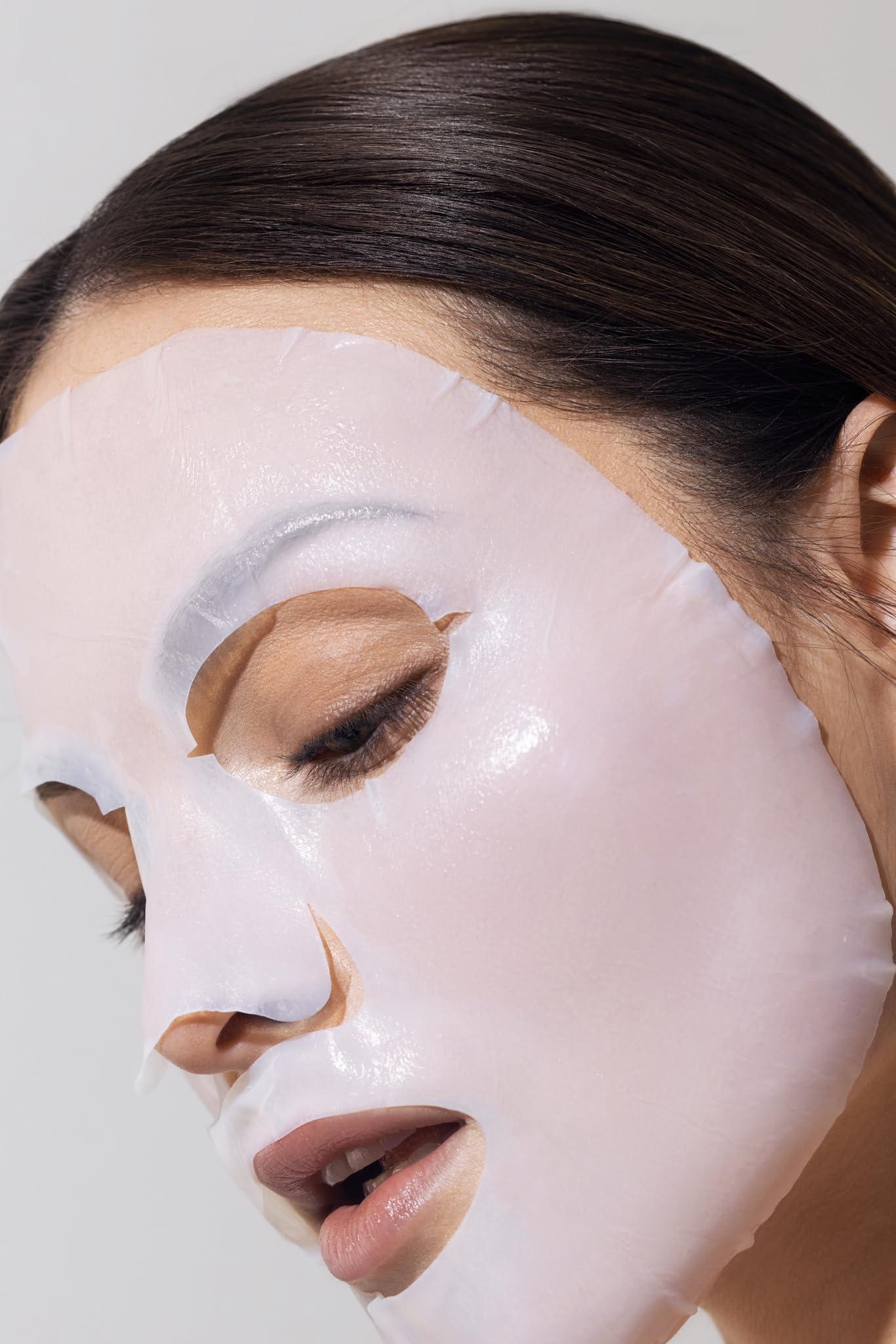 Karuna Skin moisturizing sheet mask promotes hydration and comfort for dry skin.