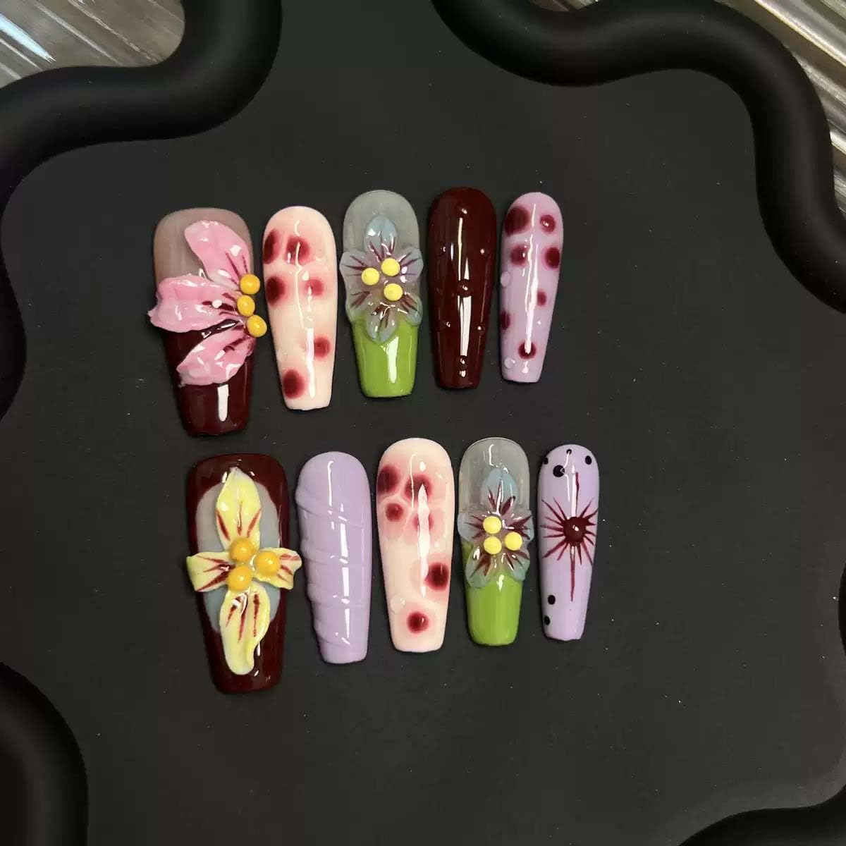 KASOICRA 5D flower charms add delicate floral details to nails.