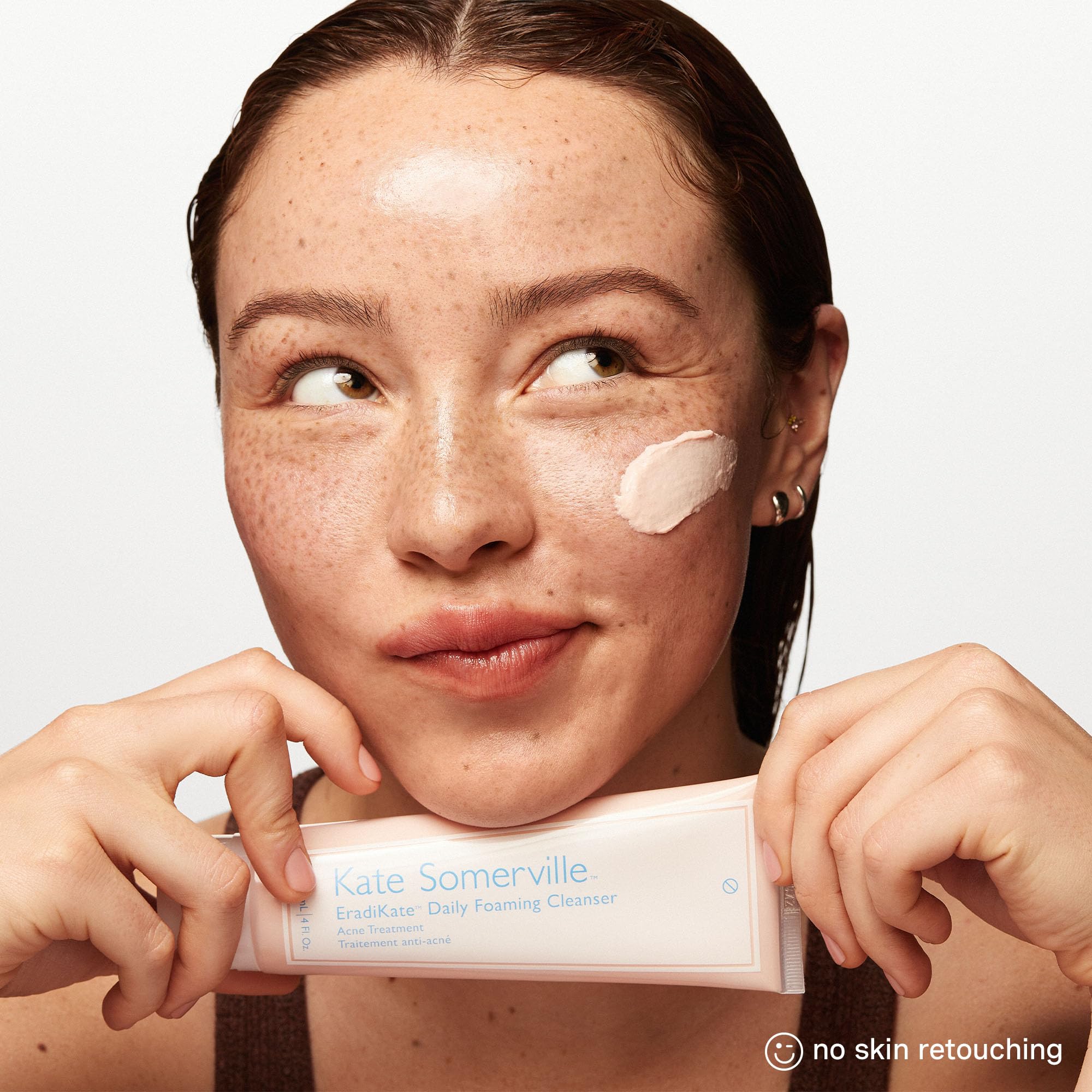 Label highlights fragrance-free formula and absence of mineral oil and parabens.