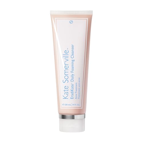Foam texture and bottle design convey oil balance and fresh skin feel.
