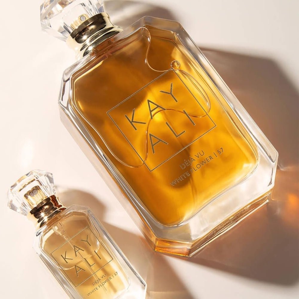 Kayali Deja Vu White Flower 57 liquid pour demonstrates precise dispensing