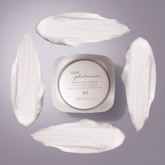 Kenra Platinum Whipped Taffy, texture soufflée légère et contrôle précis.