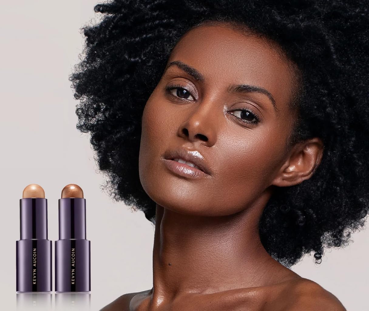 Kevyn Aucoin contrast stick helps flawless glide-on application on skin.