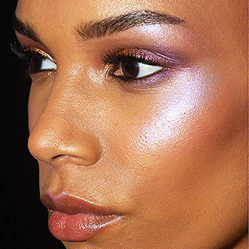 Kevyn Aucoin Glass Glow Face Prism Rose on décolletage for radiant glow