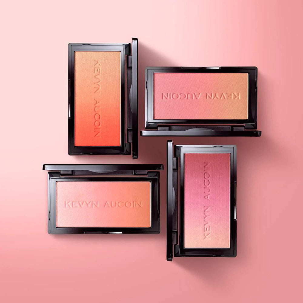 Kevyn Aucoin Neo-Blush Grapevine brush applying the three-shade gradient