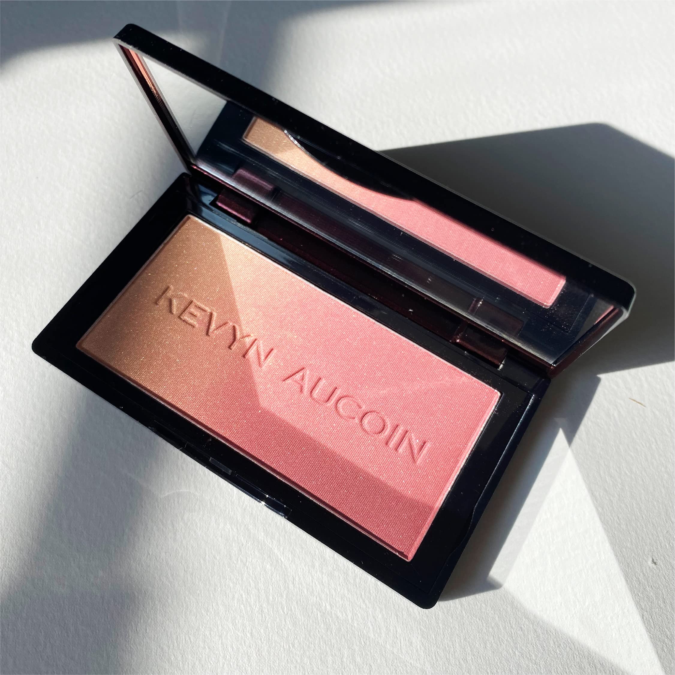 Kevyn Aucoin Neo-Blush Grapevine tips for easy customization and wear