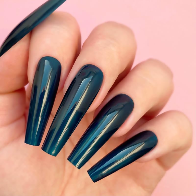 Kiara Sky All-In-One powder supports dip and acrylic applications with versatile finish