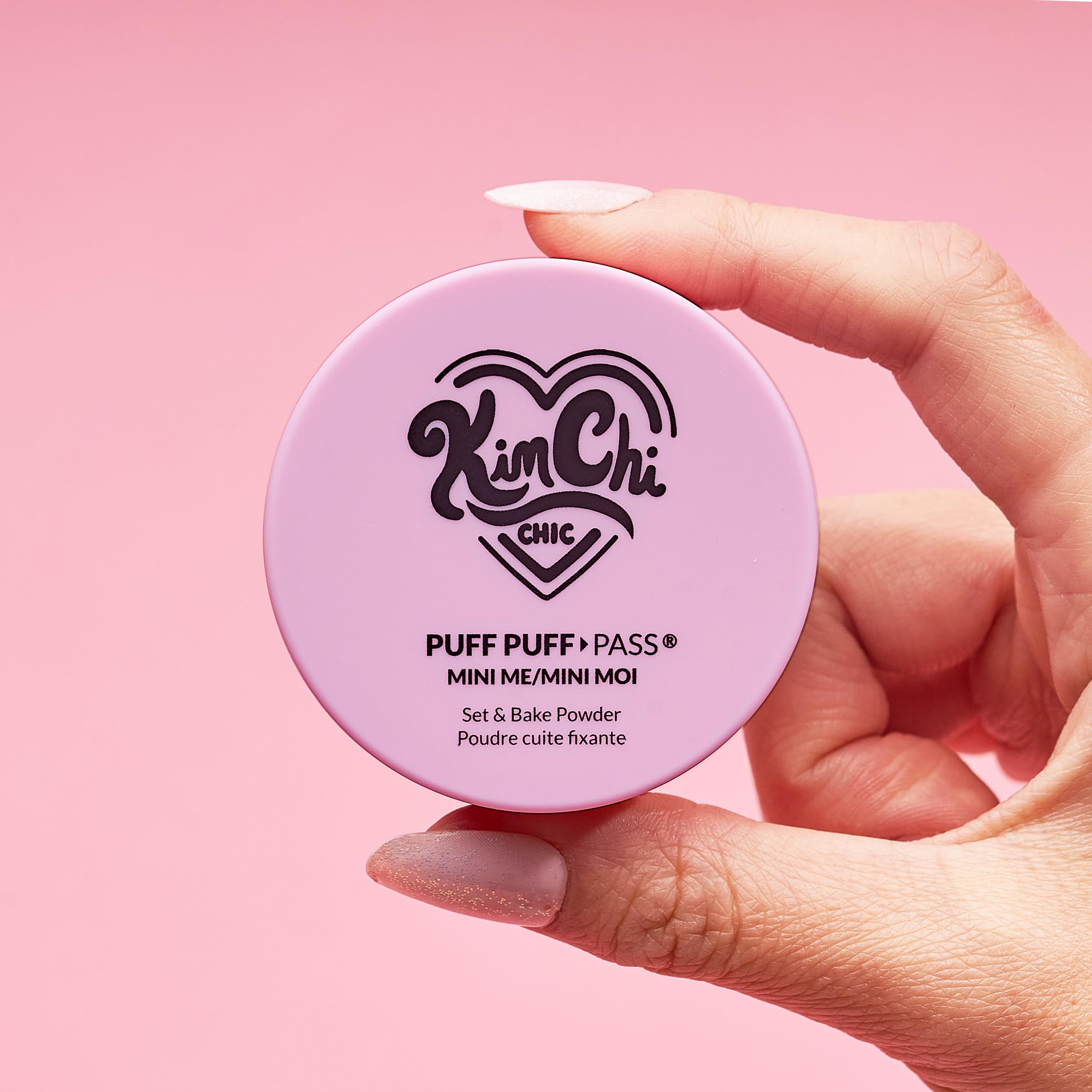 KimChi Chic setting powder banana jar close-up highlights lightweight, shine-control formula.