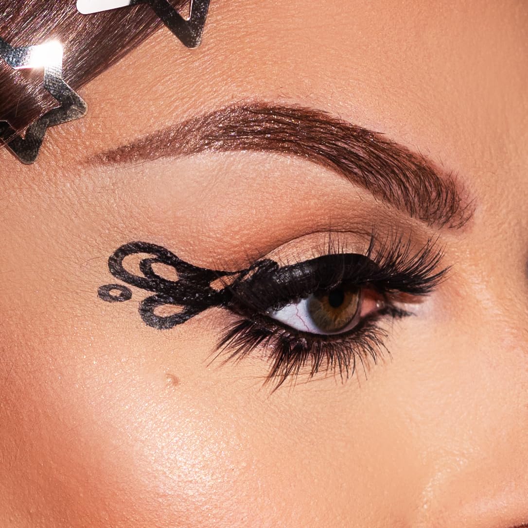 Kimchi Chic Stage Proof Eyeliner creamy glide enables effortless single-stroke lines.