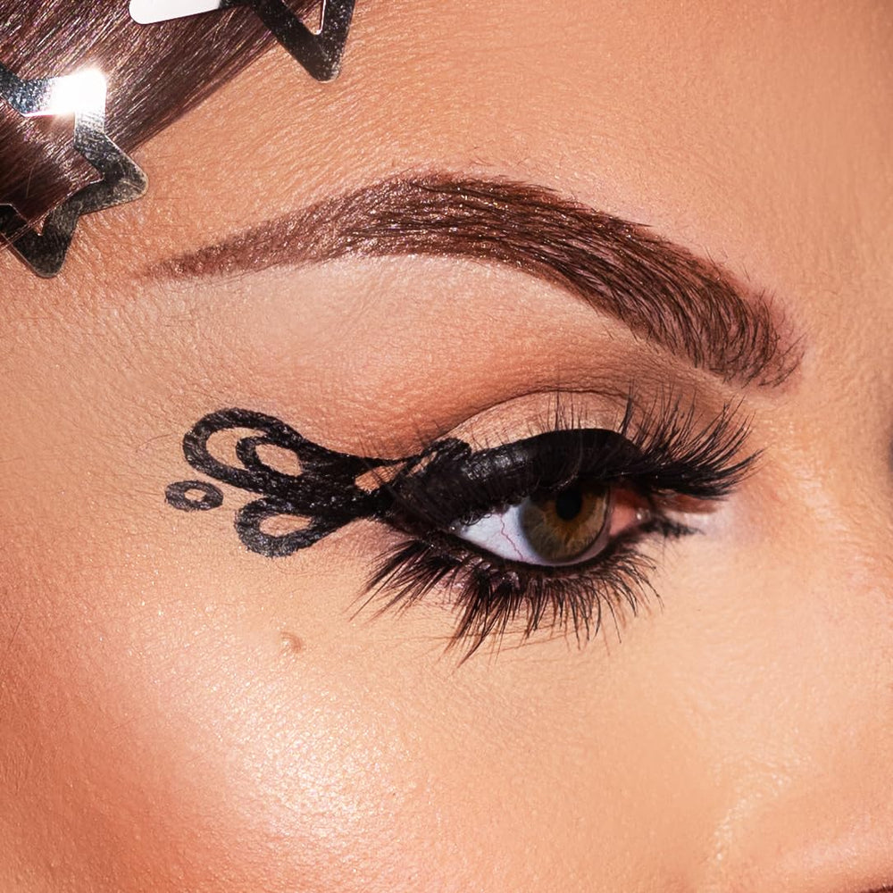 Kimchi Chic Stage Proof Eyeliner creamy glide enables effortless single-stroke lines.
