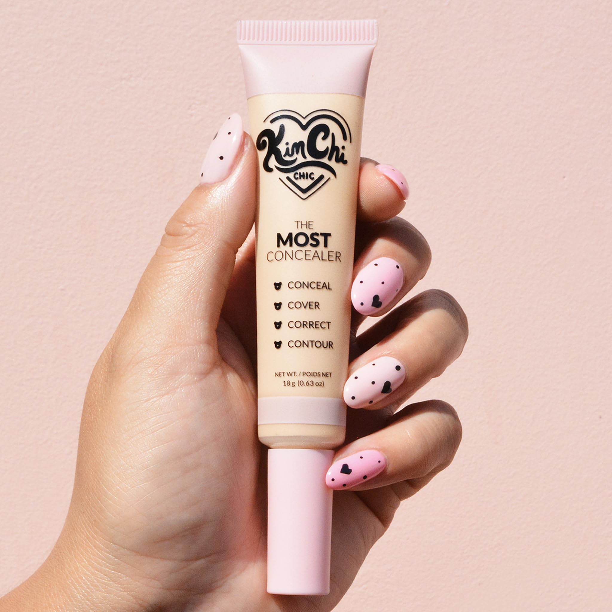KimChiChic concealer brush applicator for smooth, targeted application and even blending.