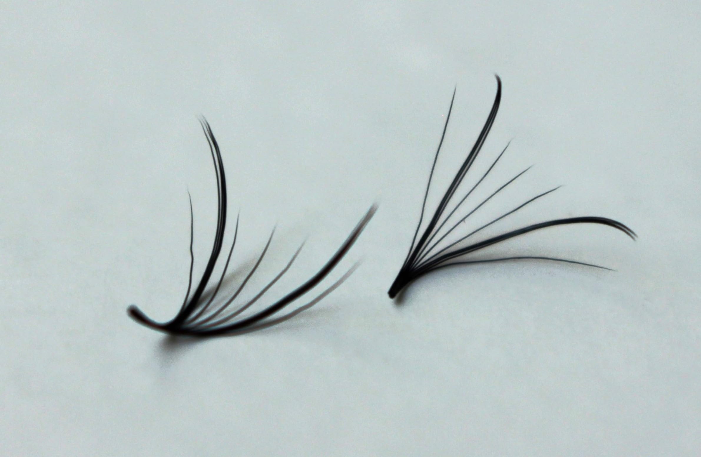 Kimeyelashes Double Spikes promade fans offer lush volume and reliable curl.
