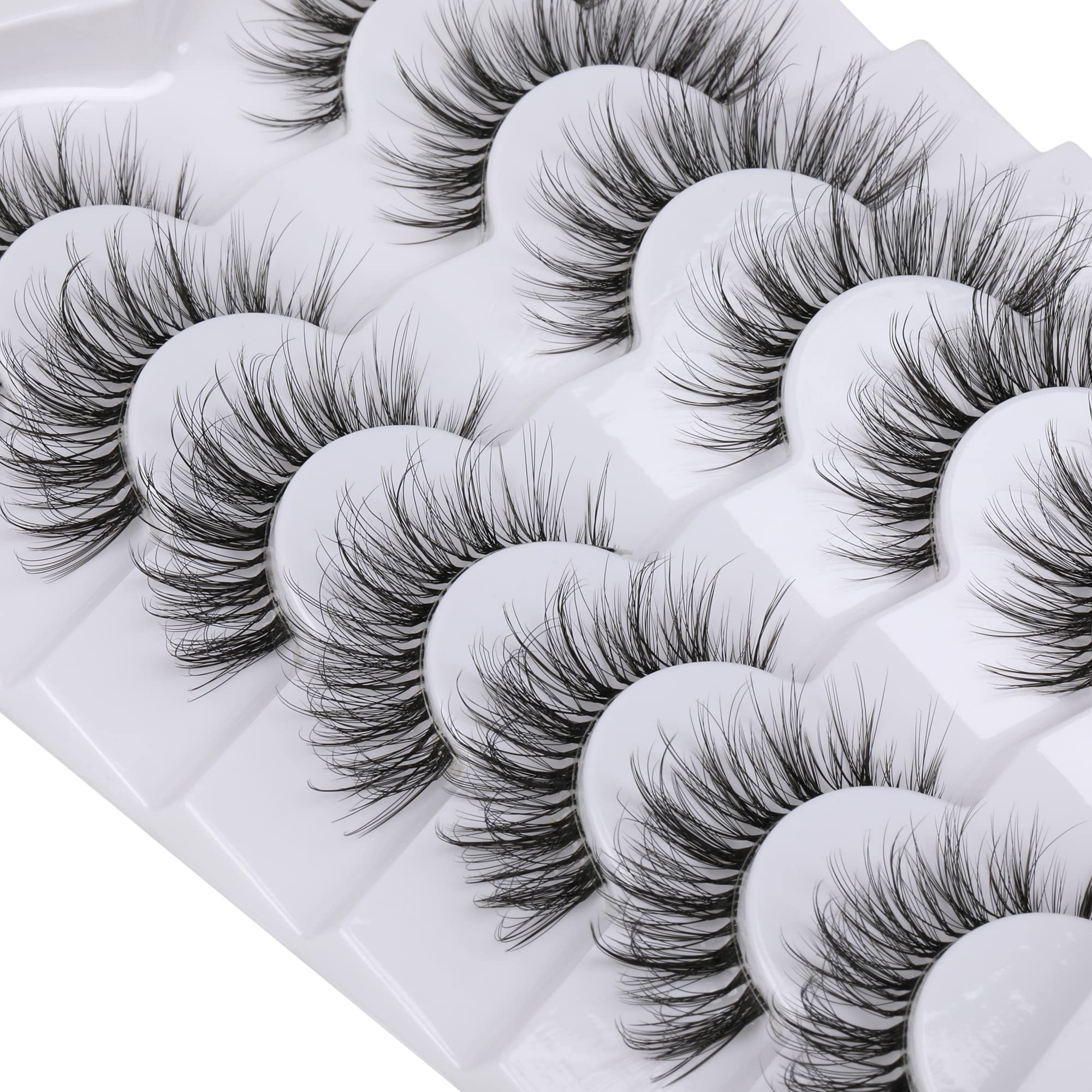 Kiromiro 17mm cat-eye lashes suit daily or special occasions.