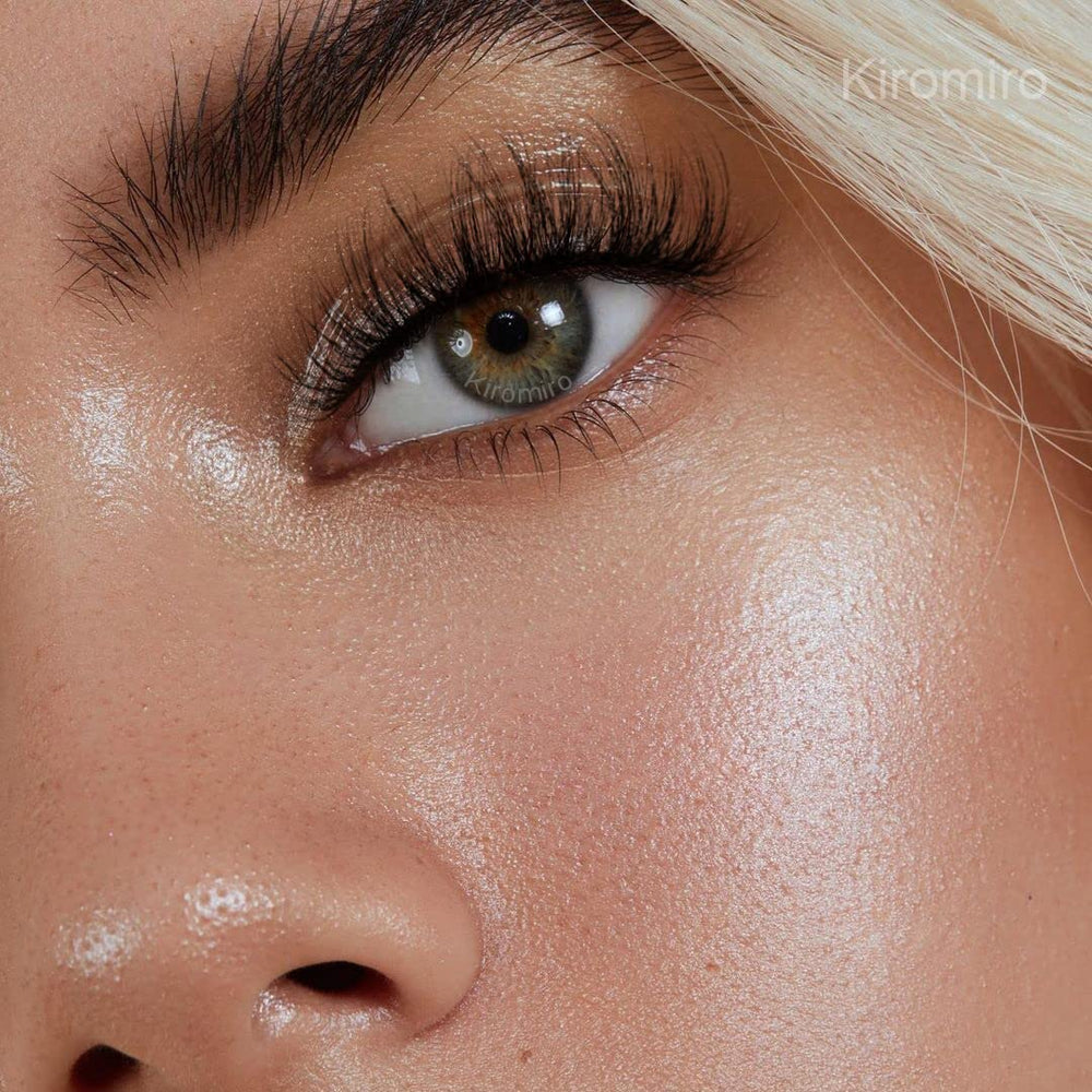 Kiromiro 3D faux mink lashes add wispy volume.
