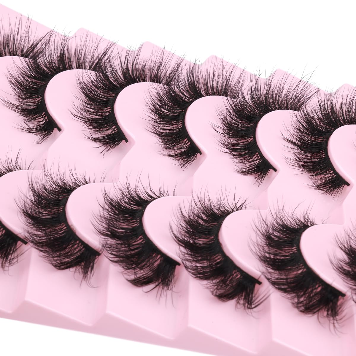 Kiromiro cat-eye wispy 18mm lashes create an elongated eye shape.