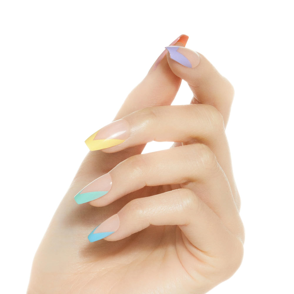 KISS Voguish Fantasy Candies nails can last with gel shine and water resistance