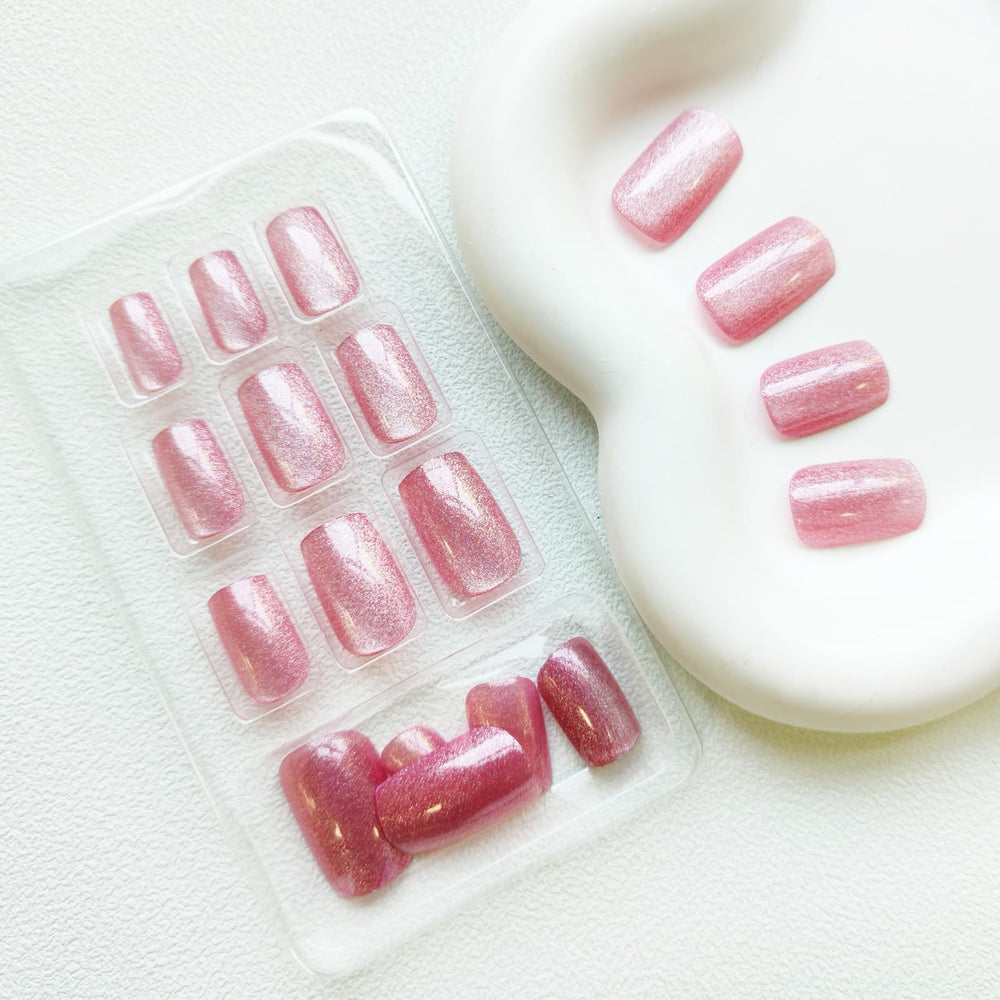KKUUOO 24-piece set includes jelly glue stickers for reusable nail tips.