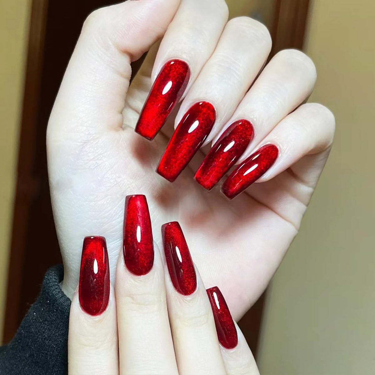 KKUUOO wine red gradient press-on nails in medium length for quick chic manicures.