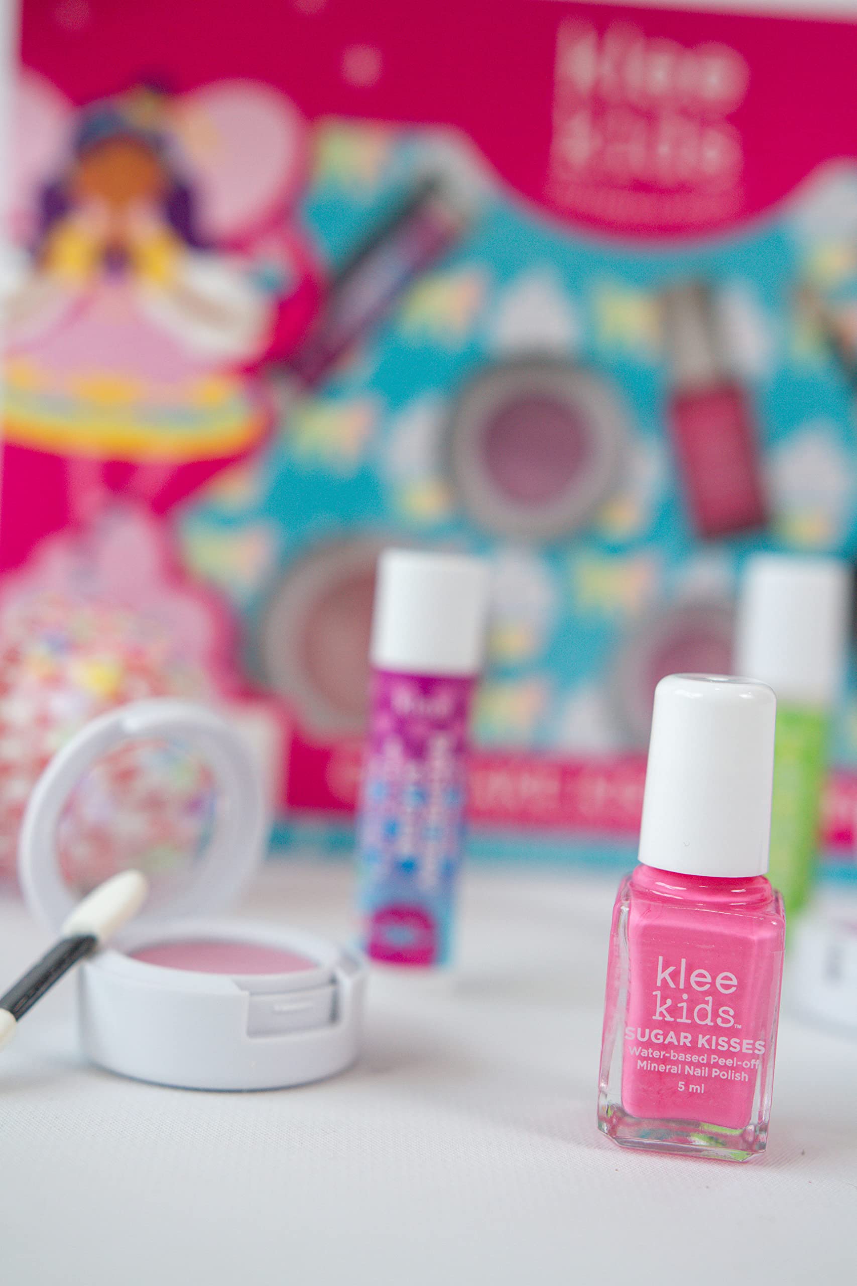 Cupcake Kisses Fairy theme emphasize gentle, non-toxic play makeup for kids.