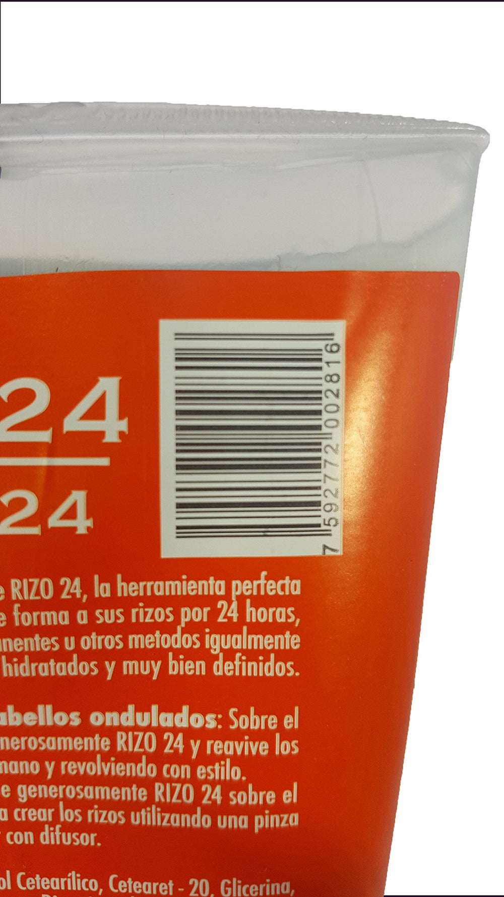 Kleravitex Curls 24 frizz control close-up.