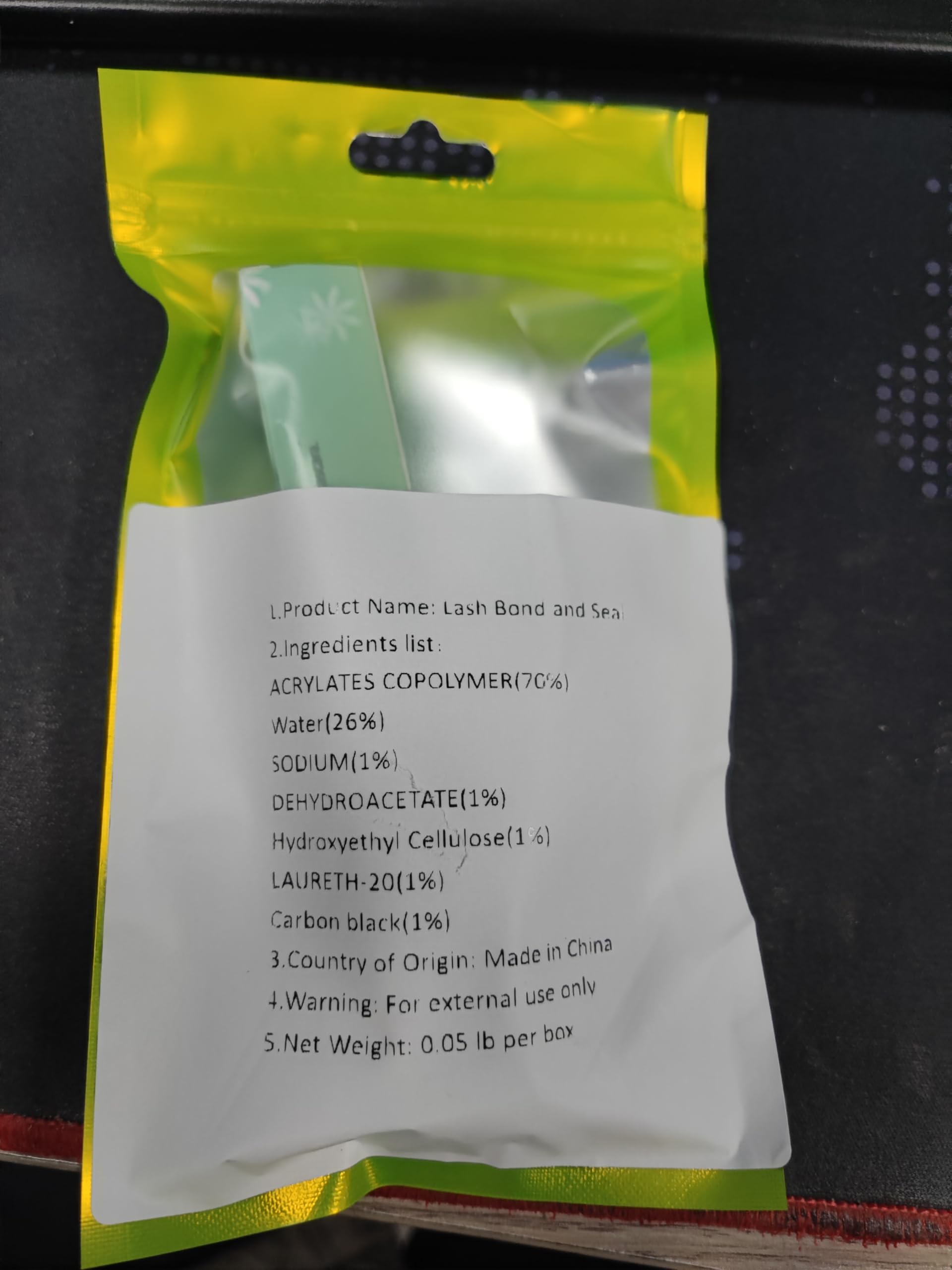 kmilro hypoallergenic-eyelash-glue provides comfortable wear