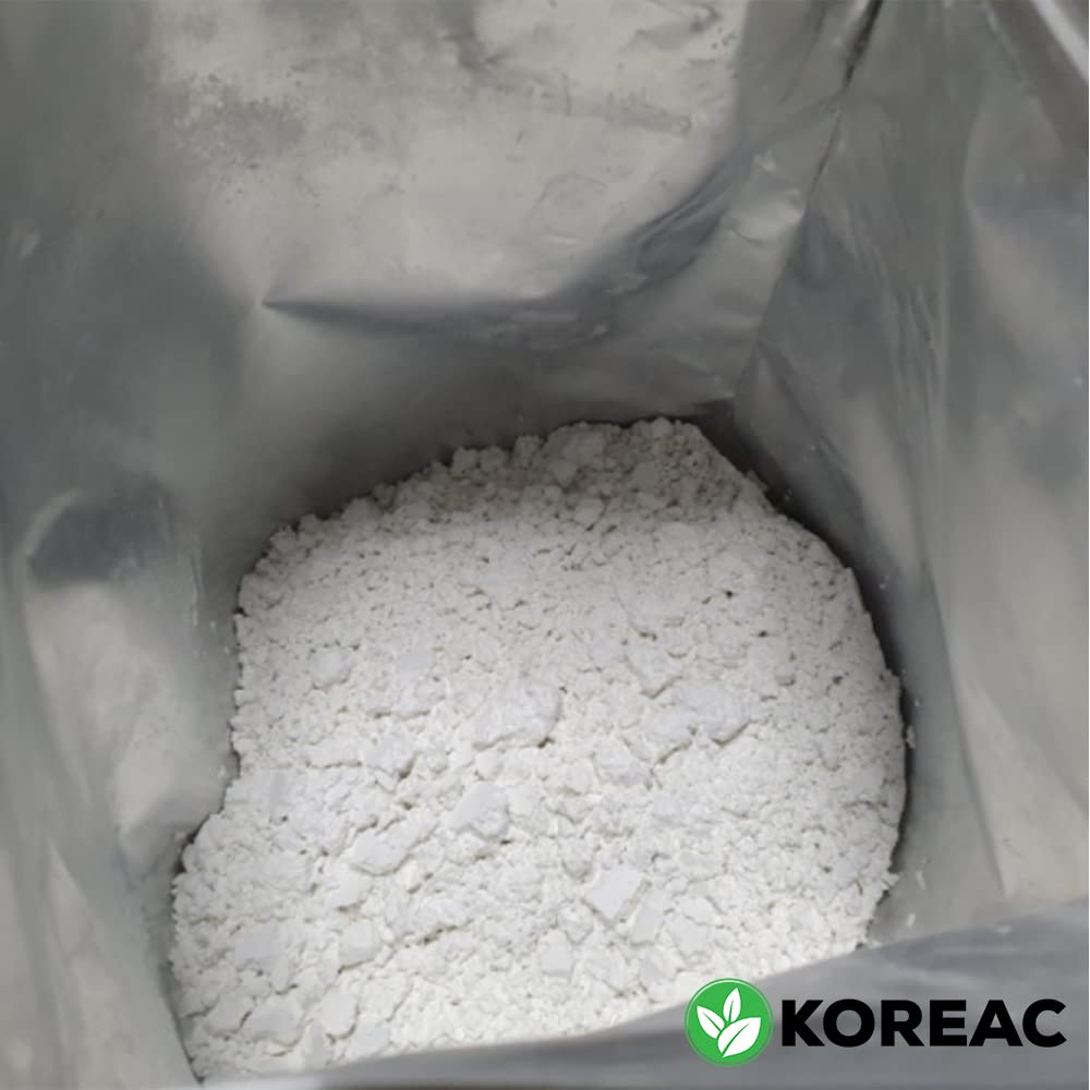 KOREAC Anskin powder texture closeup demonstrates minimal debris during application.