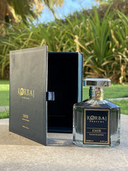 Emir middle notes blend fruits for a vibrant heart that suits day and night.