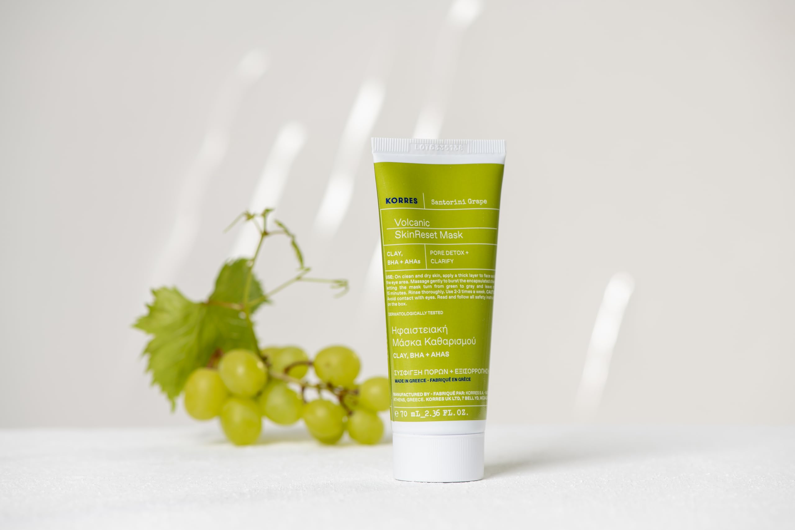 KORRES Santorini Grape Poreless Cream gel texture close-up for quick absorption.