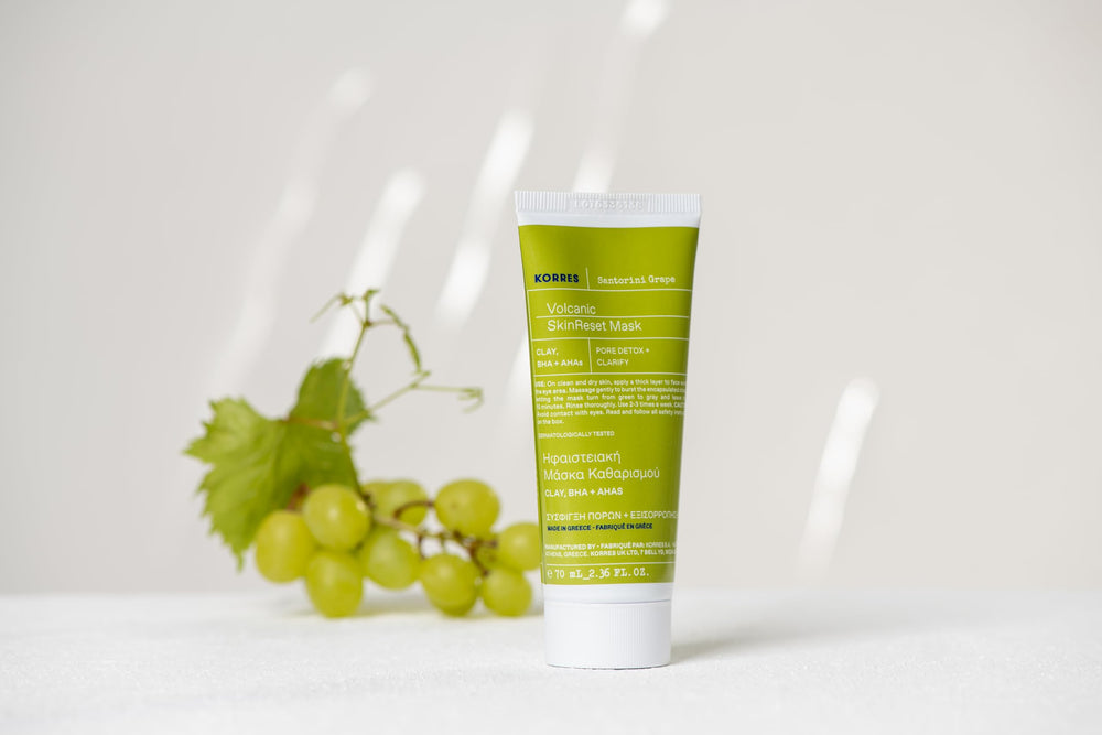 KORRES Santorini Grape Poreless Cream gel texture close-up for quick absorption.