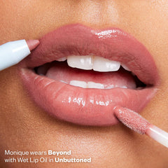 Kosas Hotliner provides hydration from Hyaluronic Acid and Konjac Root.